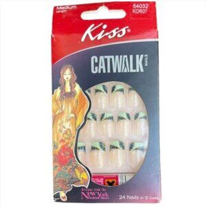 NIB Kiss Catwalk Nails Medium #54032 KOR07